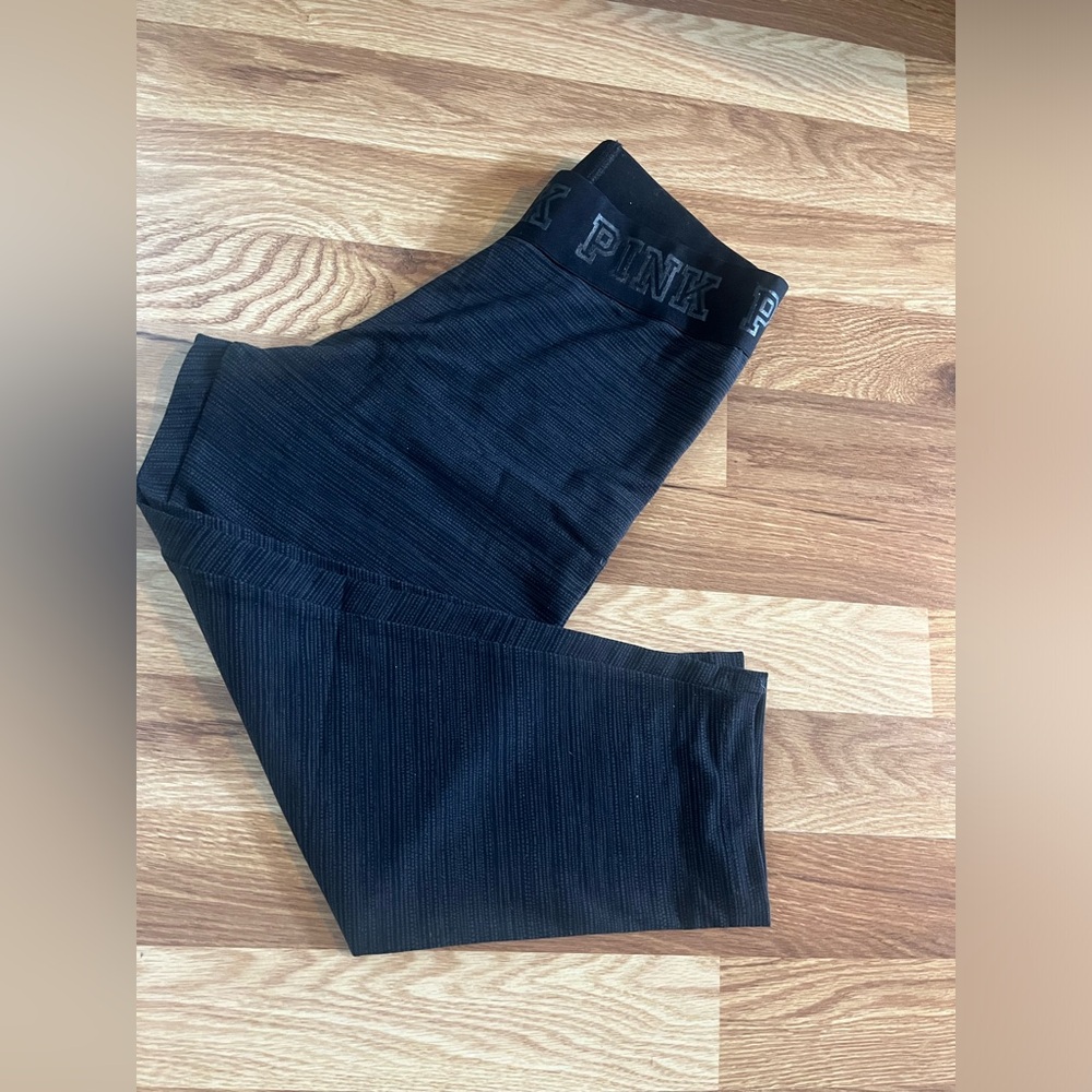PINK Ultimate size small. Capris yoga pants [ consignment]